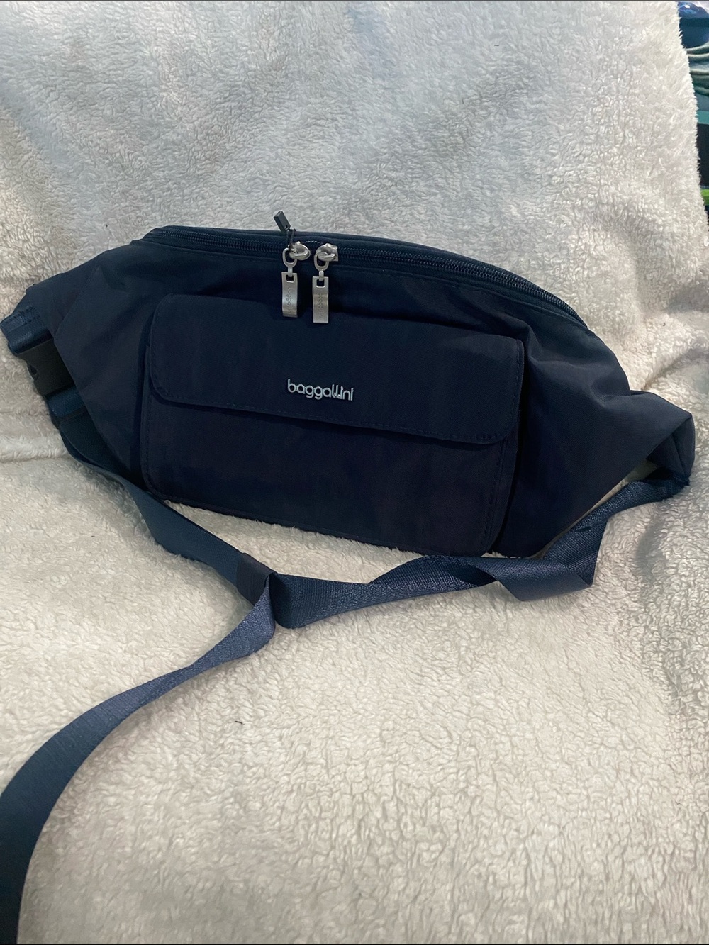 Baggallini Modern Everywhere Large Waistpack — Navy